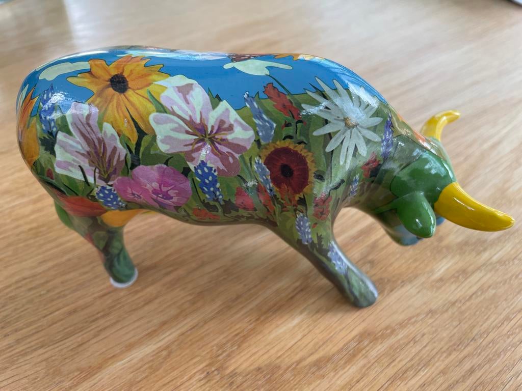 Cow parade -Kleurrijk bloemenbeeldje koe, Verzamelen, Beelden en Beeldjes, Ophalen of Verzenden, Zo goed als nieuw, Dier
