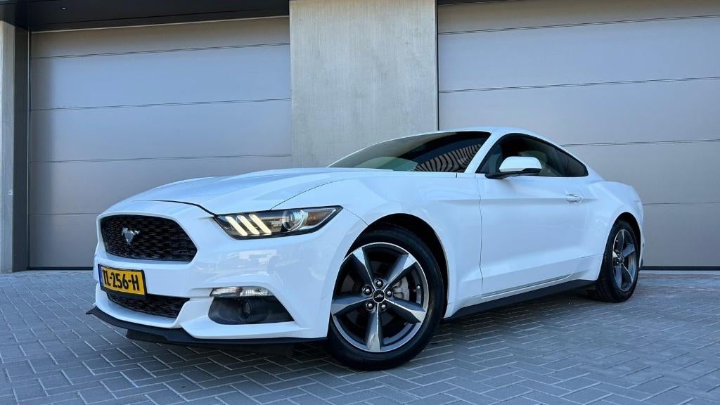 Ford Mustang 2.3 EcoBoost, Navi, Leder, Led, 69.000km, Zwart, 4 cilinders, 4 stoelen, Leder