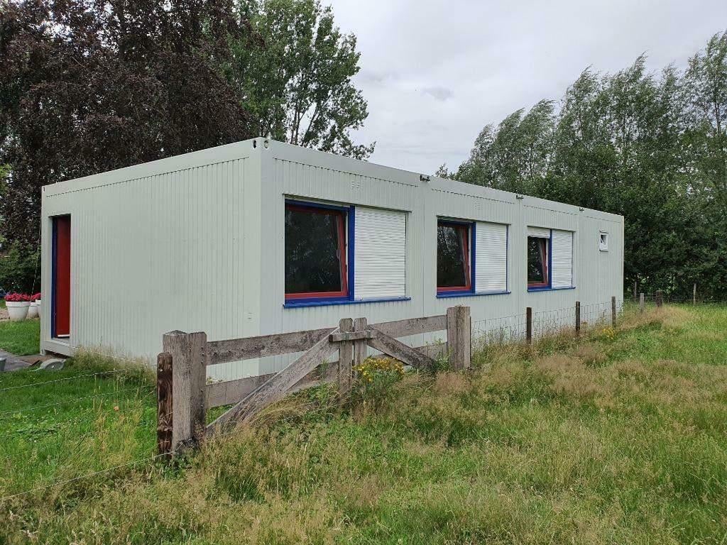 Te Huur Zeer Luxe Woonunit van 72 m² met 3 Slaapkamers, Ophalen