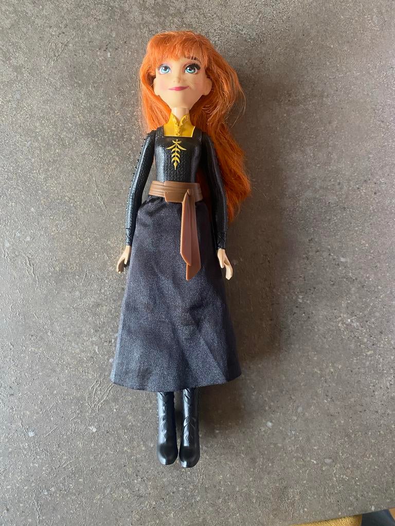 Disney Frozen II Anna Pop Barbie Mattel Hasbro, Ophalen of Verzenden, Gebruikt, Barbie
