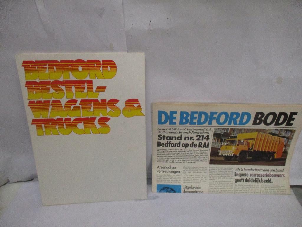 Bedford Folders 1972 2 stuks, Verzenden, Gelezen, Overige merken