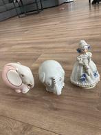 Porseleinen beeldjes: dame en twee olifanten, Ophalen of Verzenden