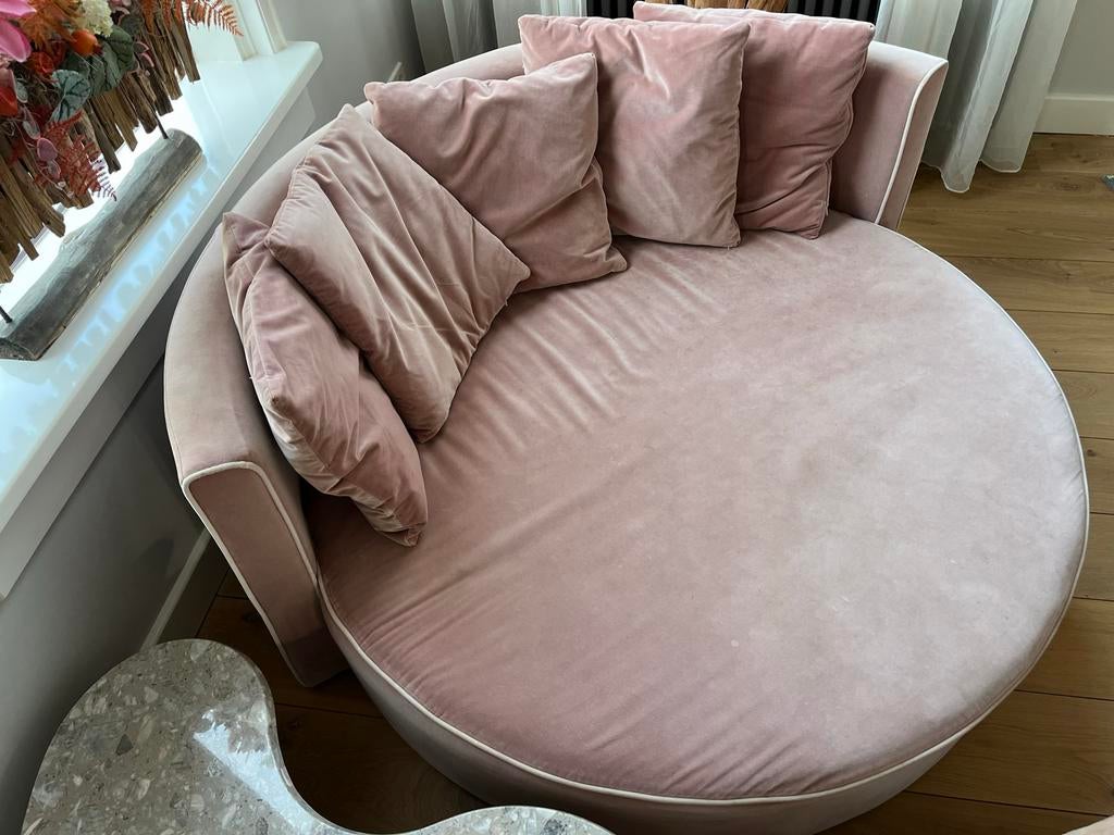 Oud roze loveseat - diameter 140 cm, Huis en Inrichting, Ophalen, Gebruikt, 125 tot 150 cm, Tweepersoons