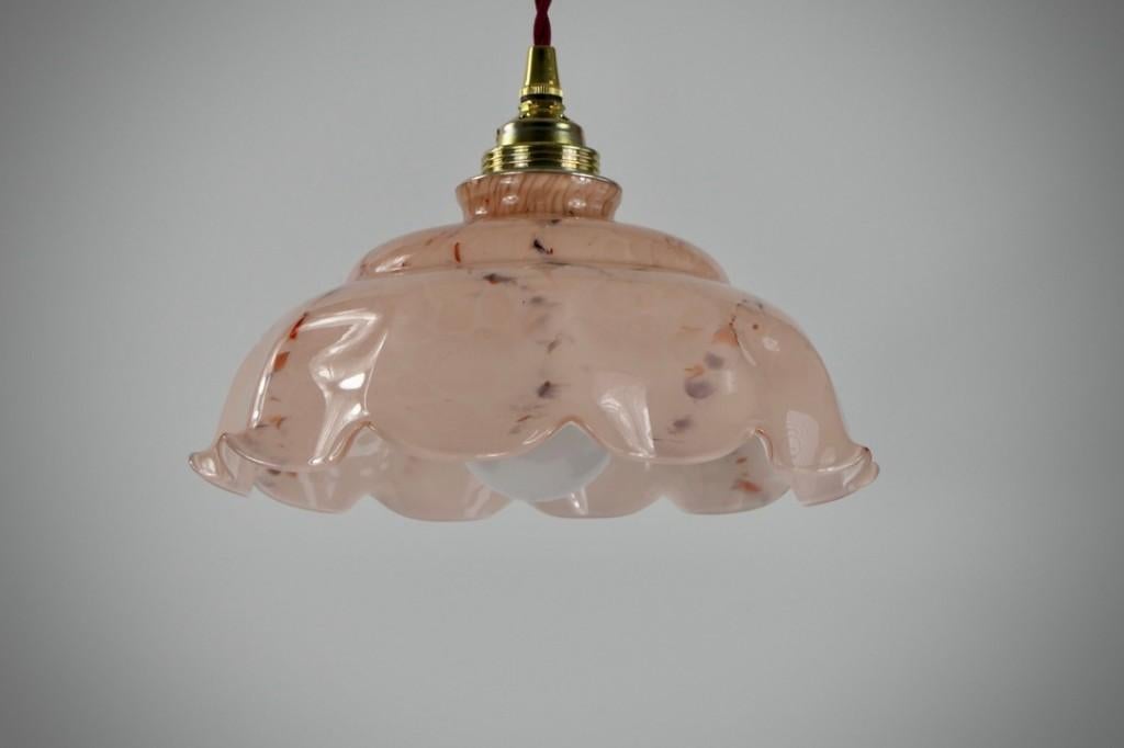 Art deco glazen hanglamp van roze glas en rood-bruine aders, Art deco, Nieuw, Ophalen of Verzenden, Glas