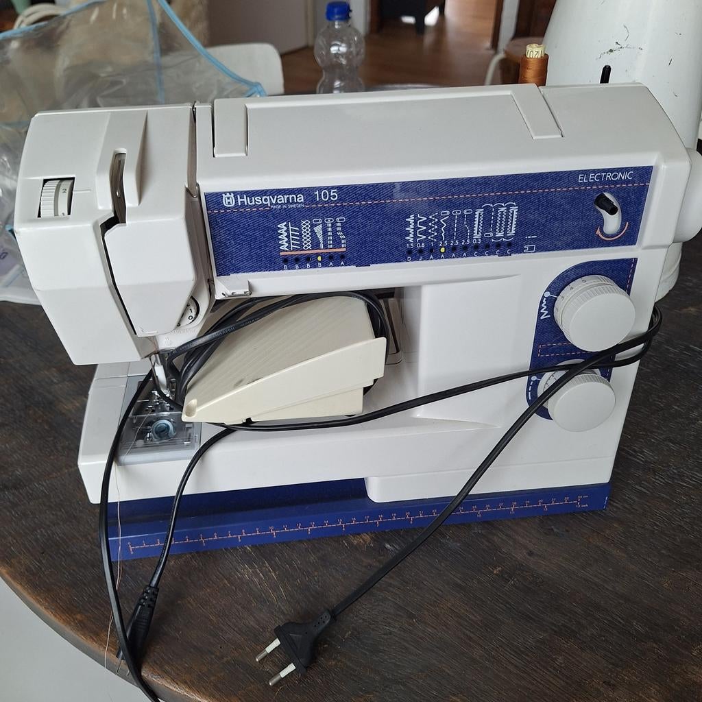 Husqvarna 105 naaimachine TEAB, Ophalen, Gebruikt, Naaimachine, Husqvarna