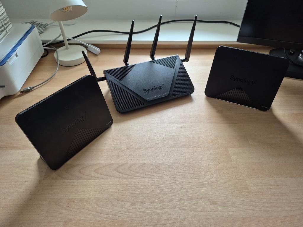 Synology RT2600ac Router met 2 MR2200ac Mesh Routers, Ophalen, Zo goed als nieuw, Router, Synology