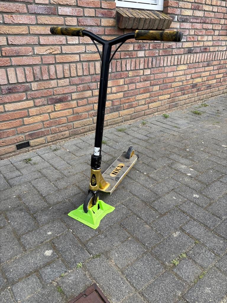 Stuntstep goudkleurig, Fietsen en Brommers, Steps, Ophalen, Zo goed als nieuw, Overige typen
