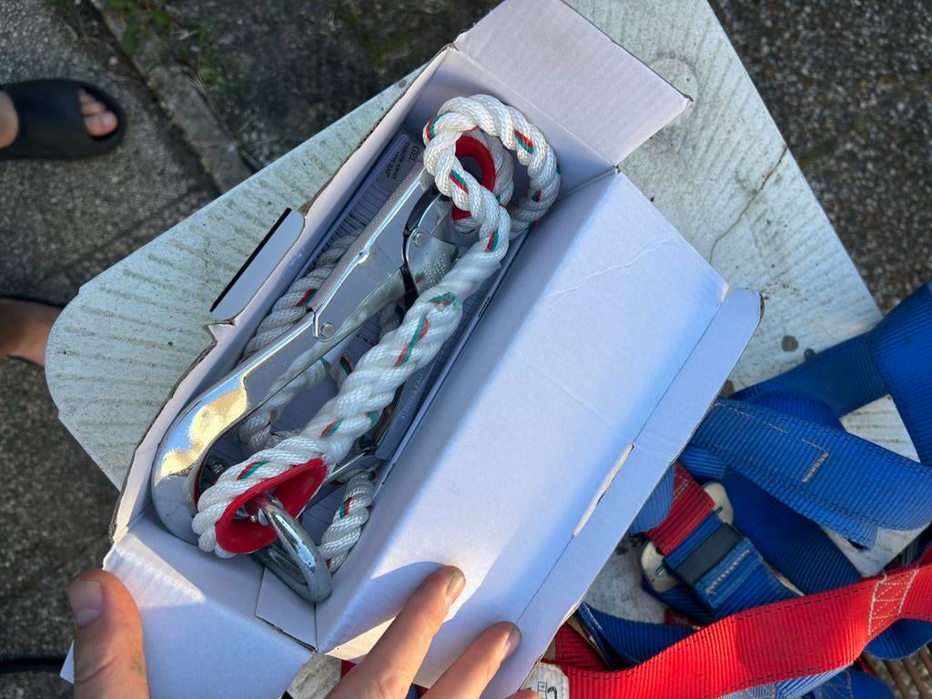 Veiligheidsharnas met nieuwe vallijn, Ophalen, Nieuw