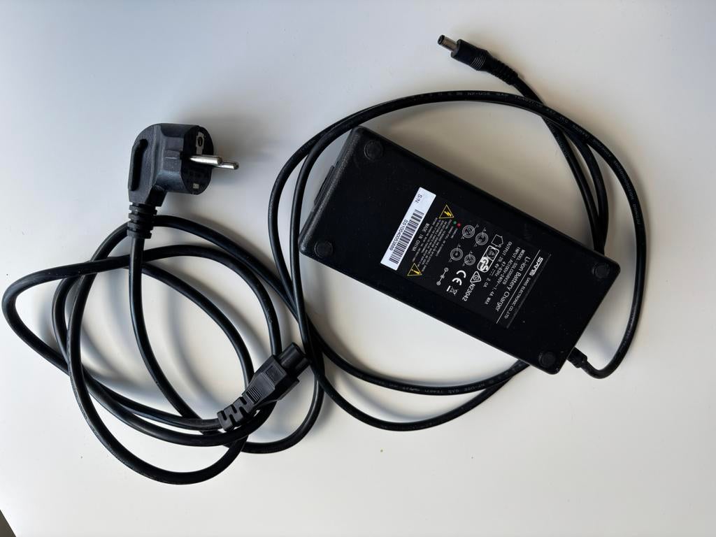 SANS Li-ion Acculader 29.4V 2.0A (voor 24V systemen), Fietsen en Brommers, Fietsaccessoires | Fietsaccu's, Ophalen of Verzenden