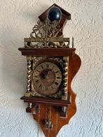 Zaandam Wuba wandklok "Nu elck syn sin" in goede staat, Ophalen, Gebruikt, Analoog, Wandklok