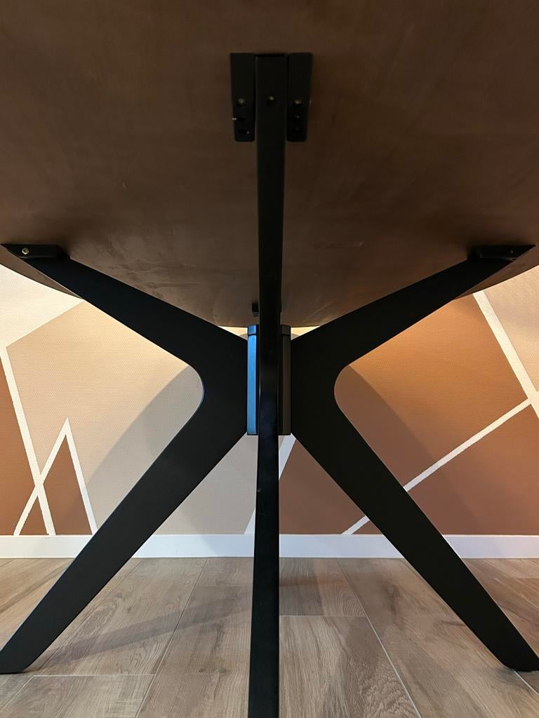 Goossens ovale eet- vergadertafel 4-6 pers. walnoot/zwart, Huis en Inrichting, Tafels | Eettafels, Ophalen, 100 tot 150 cm, Zo goed als nieuw