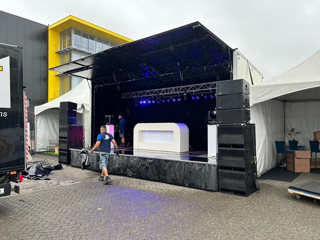 Podiumwagen, Hobby en Vrije tijd, Feestartikelen | Verhuur, Ophalen, Gebruikt, Overige