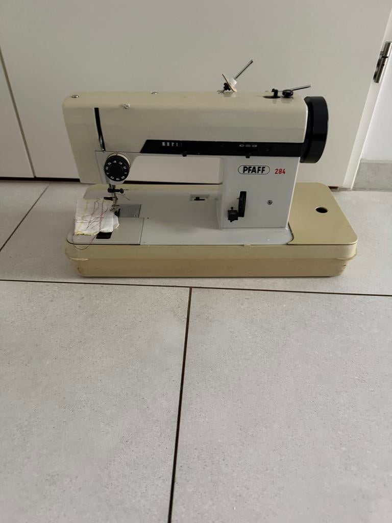 Pfaff 294 Naaimachine met koffer zonder voet, Hobby en Vrije tijd, Naaimachines en Toebehoren, Ophalen of Verzenden, Gebruikt