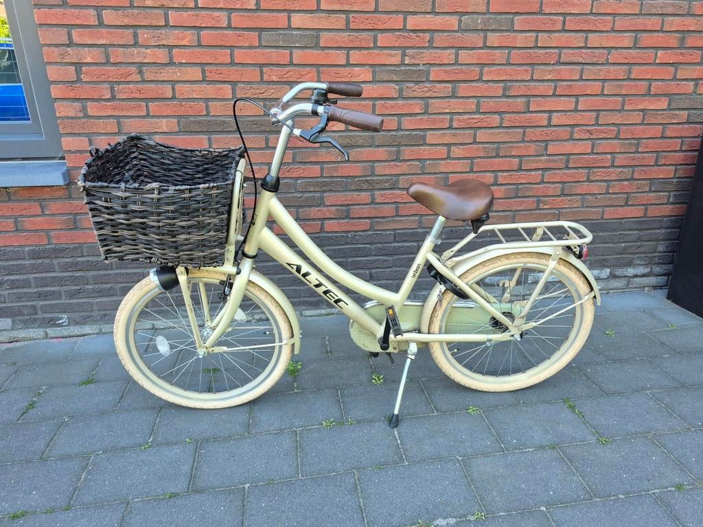 Altec Urban kinderfiets 22 inch met mandje, Altec, Gebruikt, Velgrem, Ophalen of Verzenden