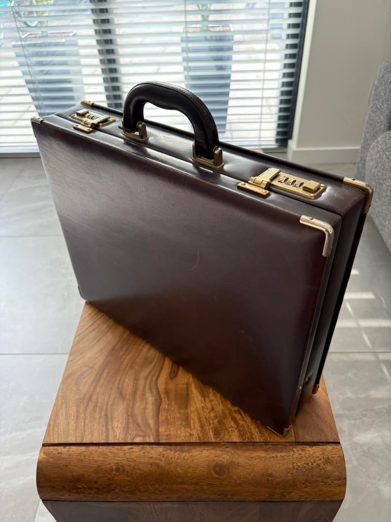 Vintage leren attachékoffer Made in Italy klassiek bruin, Slot, Ophalen of Verzenden, Zo goed als nieuw, 35 tot 45 cm