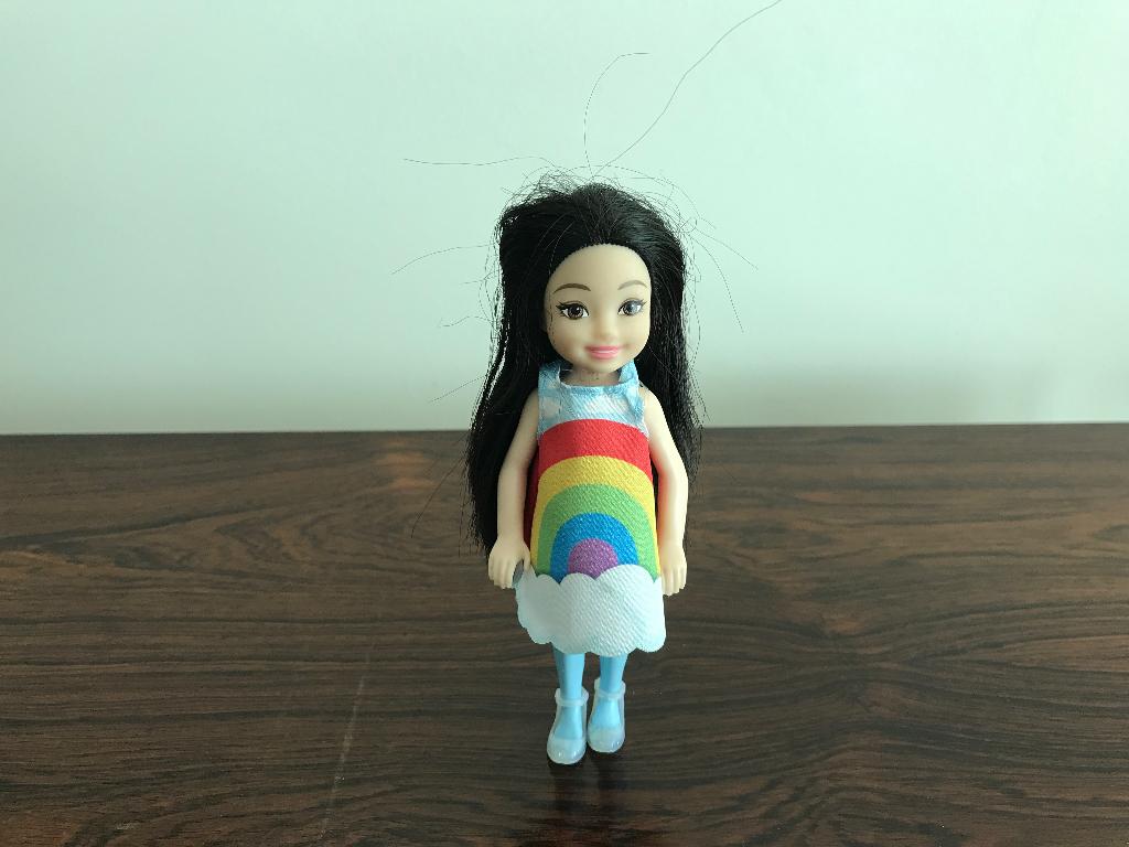 Barbie club Chelsea regenboogjurkje regenboog jurk, Ophalen of Verzenden, Zo goed als nieuw, Barbie