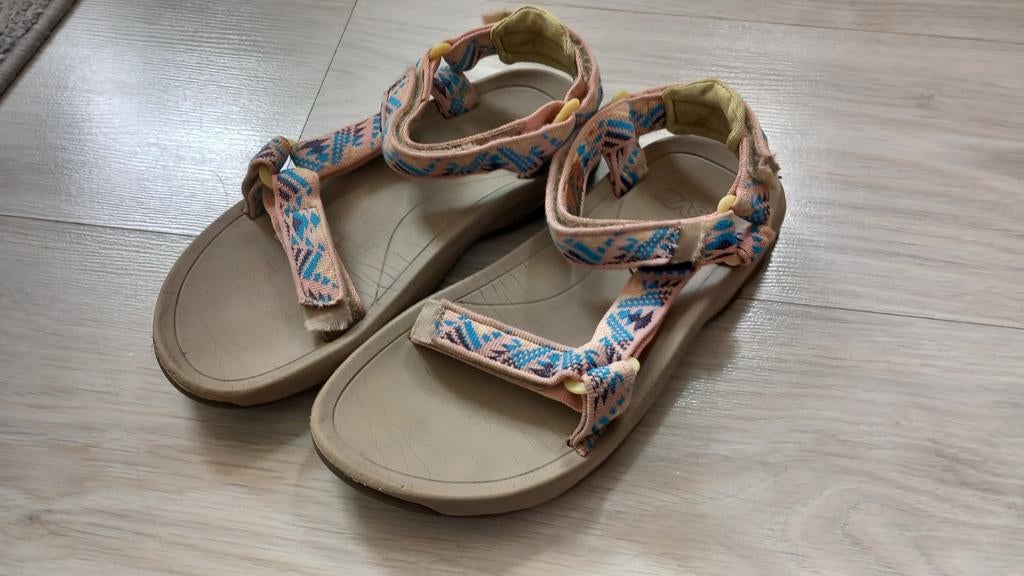 Teva's (bekijk omschrijving), Kinderen en Baby's, Kinderkleding | Schoenen en Sokken, Ophalen, Gebruikt, Jongen of Meisje, Overige typen