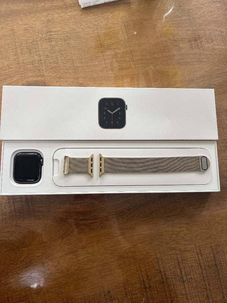 apple watch SE, Sieraden, Tassen en Uiterlijk, Smartwatches, Apple Watch ⌚️, Zwart, Ophalen of Verzenden, Zo goed als nieuw