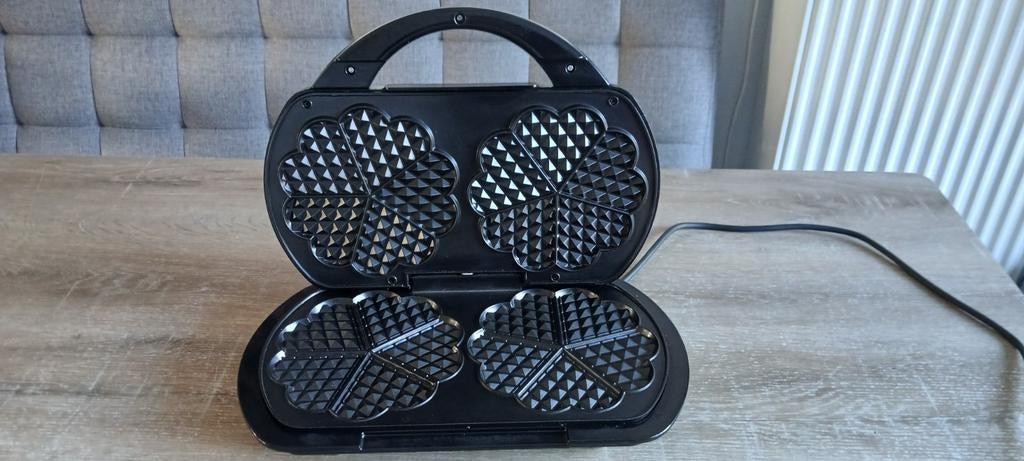 Quigg dubbel wafelijzer hartjes wafel thuis wafels bakken, Witgoed en Apparatuur, Wafelijzers, Ophalen of Verzenden, Zo goed als nieuw
