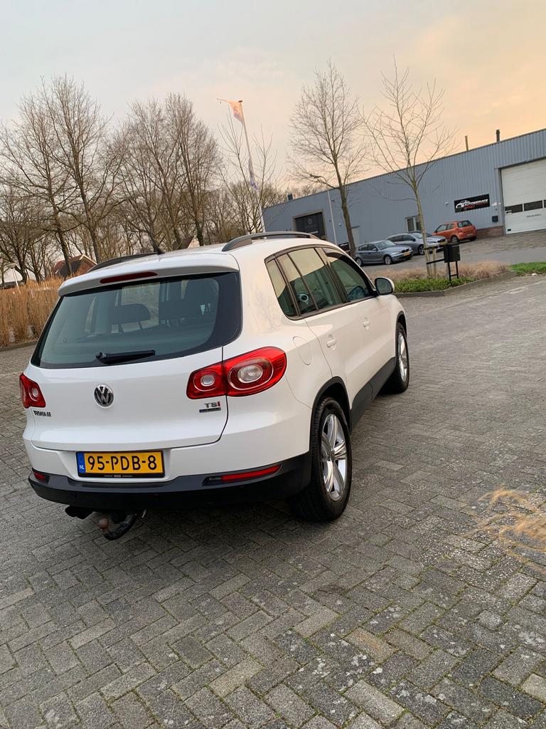 Volkswagen Tiguan 1.4 TSI 90KW BMT 2011 Wit, Auto's, Voorwielaandrijving, 15 km/l, 4 cilinders, Origineel Nederlands