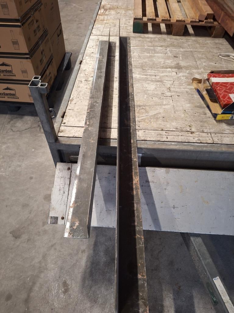 Stalen L profiel 2 verschilden maten, Doe-het-zelf en Verbouw, Metalen, Ophalen, Gebruikt