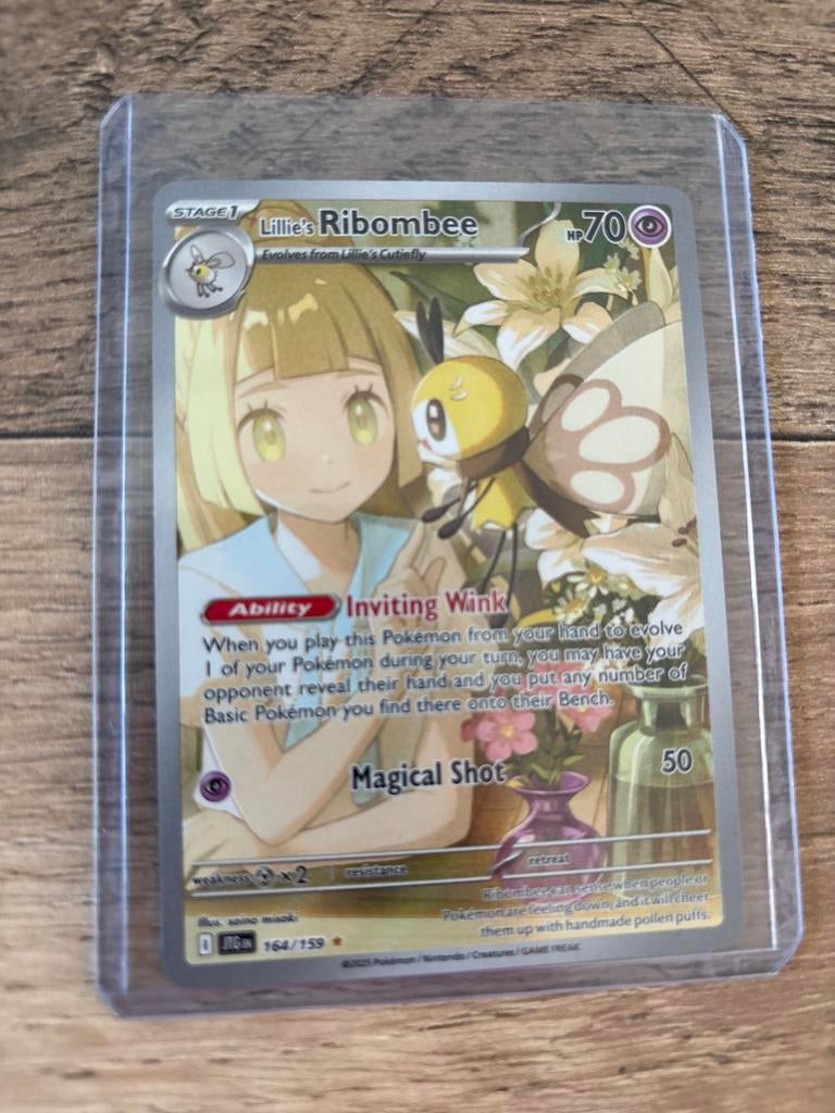 Lillie's Ribombee (164/159) - Full Art Trainer Gallery, Ophalen of Verzenden, Zo goed als nieuw, Losse kaart