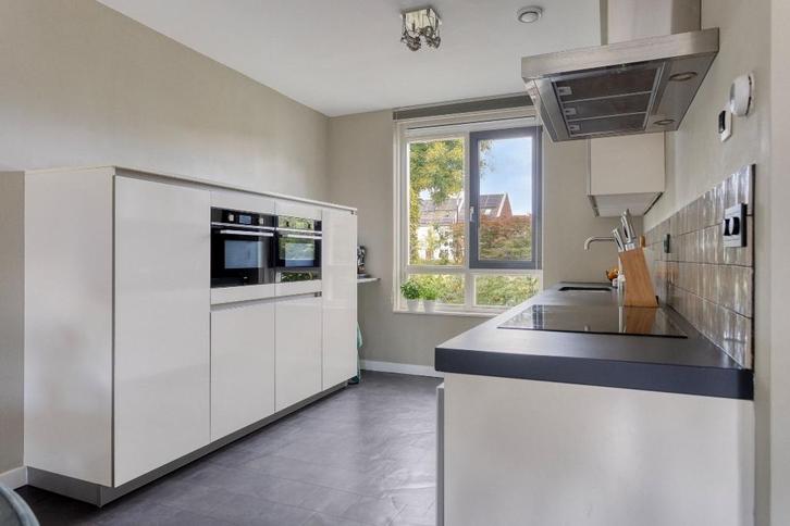 ✨Zijdeglans greeploos keuken met kastenwand✨, Huis en Inrichting, Keuken | Complete keukens, Zo goed als nieuw, Dubbelwandige keuken