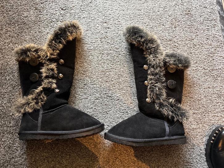 Dames UGG laarsjes maat 37 Zo Goed Als Nieuw, Kleding | Dames, Schoenen, Zo goed als nieuw, Hoge laarzen, Zwart, Ophalen of Verzenden