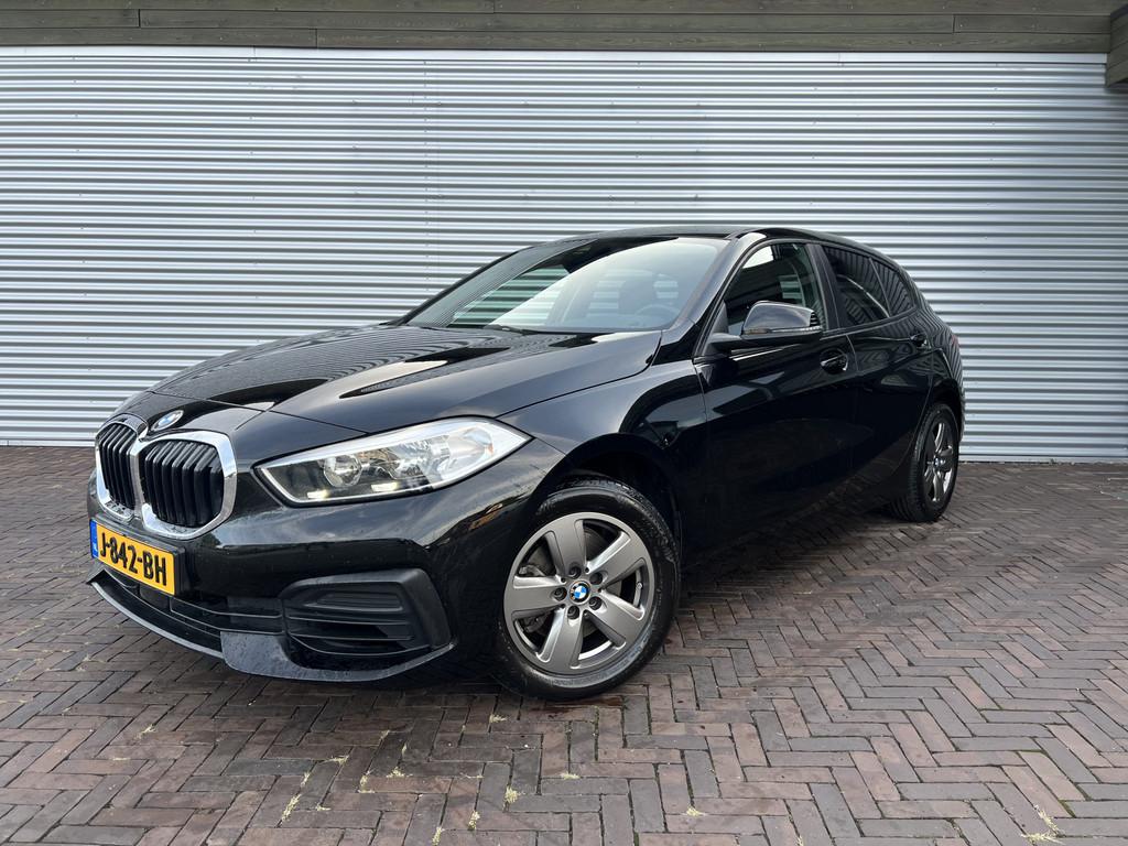 BMW 1-serie 118i lage km (bj 2020), Gebruikt, Met garantie (alle), Origineel Nederlands, Bedrijf