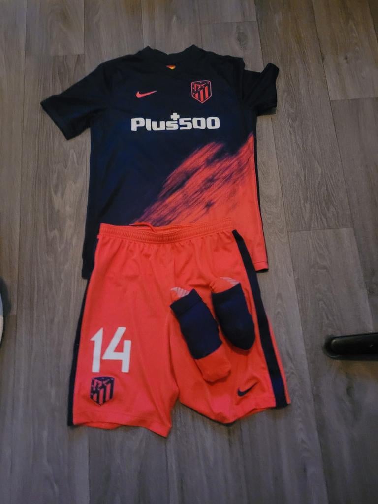 Atletico Madrid Uit tenue 2021-2022 - Maat 158-170, Groter dan maat XL, Ophalen of Verzenden, Gebruikt, Set