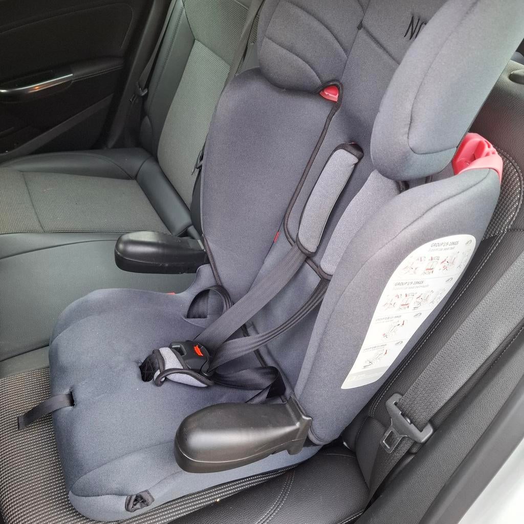Novi autostoel, Kinderen en Baby's, Autostoeltjes, Autogordel of Isofix, Zo goed als nieuw, 9 t/m 36 kg, Ophalen