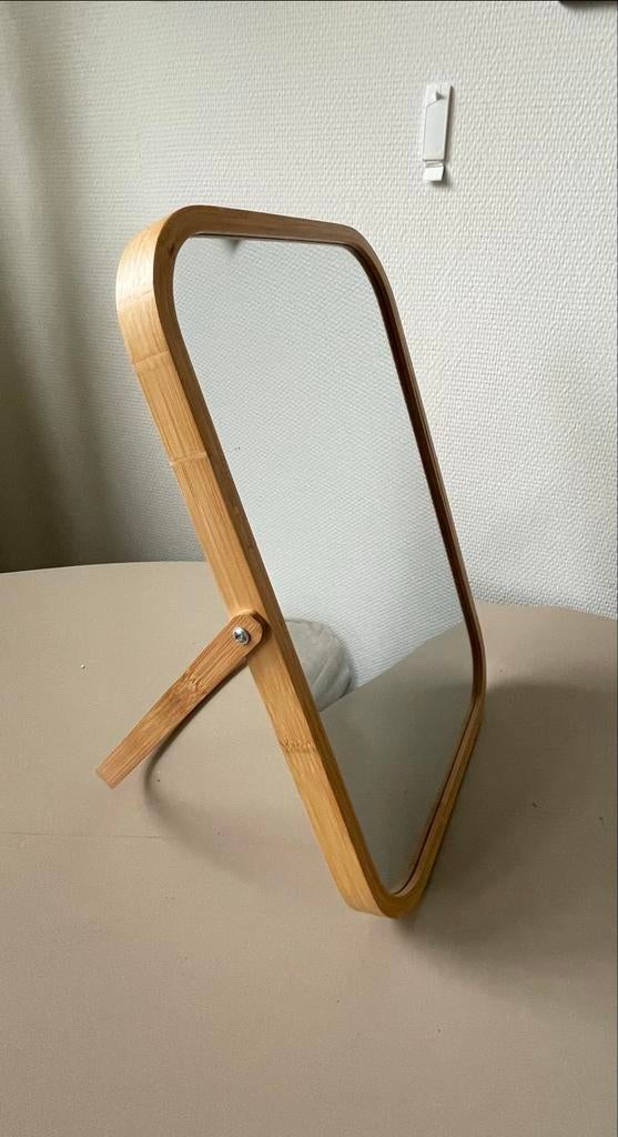 Staande make-up spiegel met bamboe rand, Huis en Inrichting, Woonaccessoires | Spiegels, Minder dan 50 cm, Ophalen of Verzenden