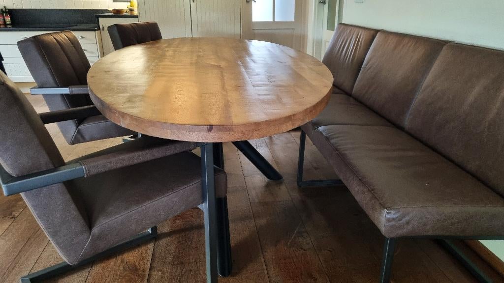 3 comfortabele armstoelen van buffaloleder, Ophalen