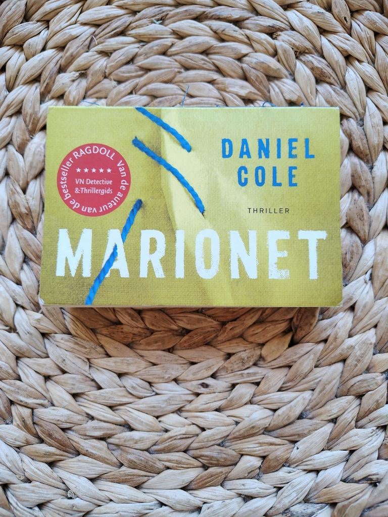 Daniel Cole - Marionet, Ophalen of Verzenden, Gelezen