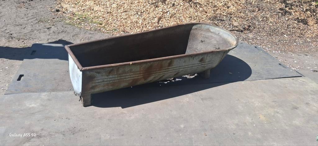 Oude zinken badkuip - bodem defect, voor decoratie/project, Ophalen