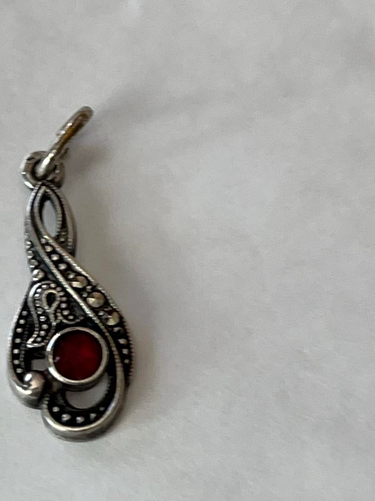 Zilveren Hanger met Robijn en Marcasiet - Gekeurd, Sieraden, Tassen en Uiterlijk, Overige voorstellingen, Verzenden, Zo goed als nieuw