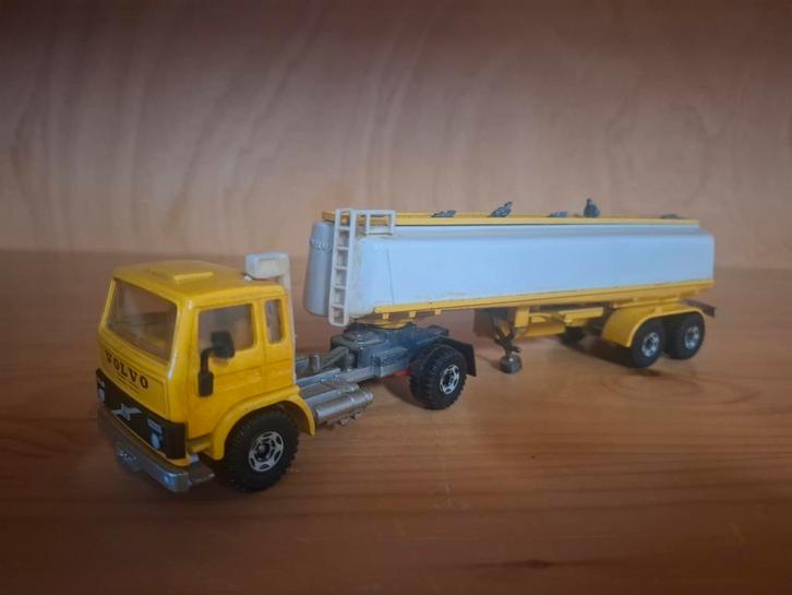 Siku Volvo F7 tankauto zweedse promo, Hobby en Vrije tijd, Modelauto's | 1:50, Ophalen of Verzenden