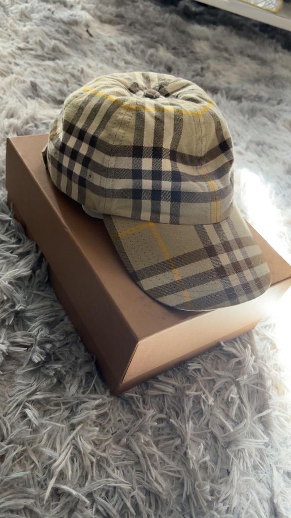 Burberry Pet in Icon Stripe - ORIGINEEL met factuur, Ophalen of Verzenden, Zo goed als nieuw, 58 cm (L, 7¼ inch) of meer, Pet