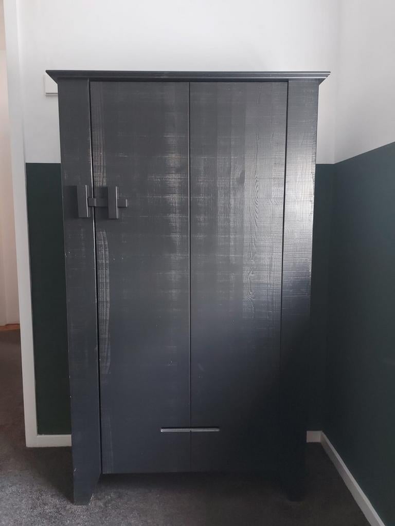 Kast Woood Gijs zwart, kleding-, boeken-, spelletjeskast, Ophalen, Zo goed als nieuw