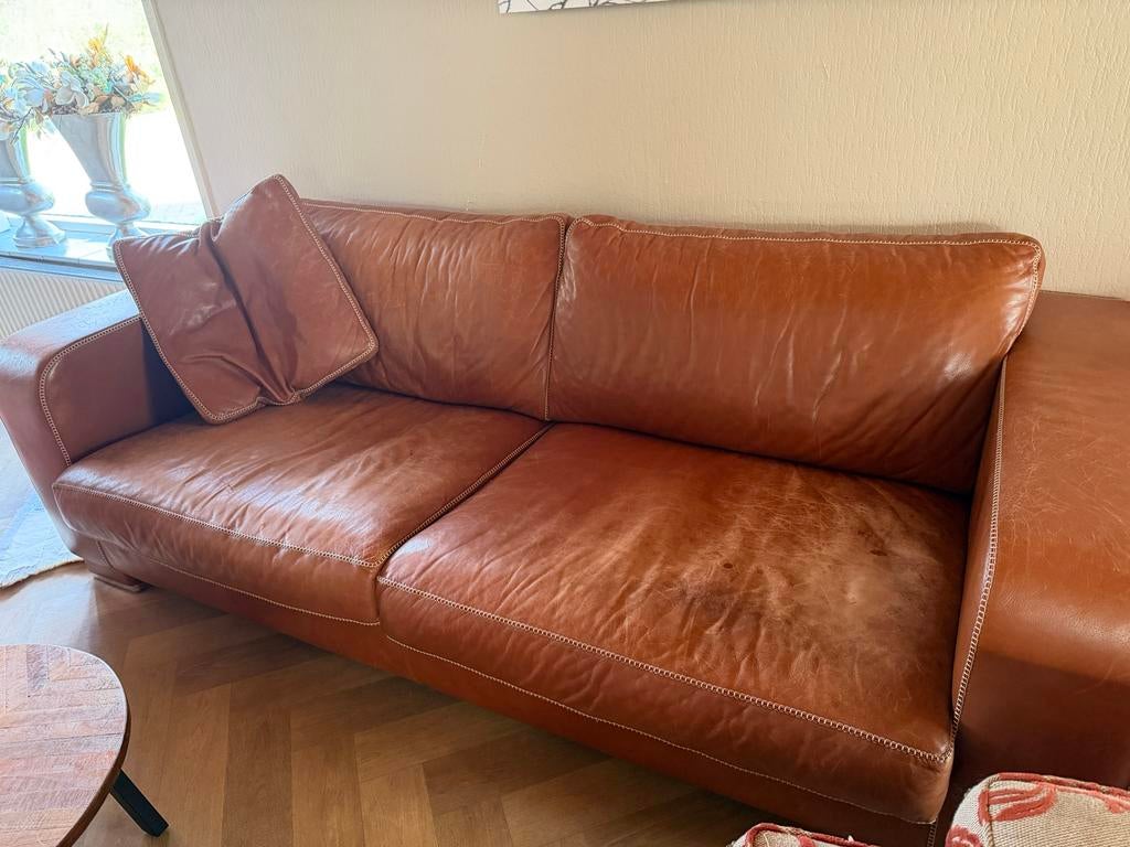 Oude lederen bank, gratis af te halen tussen 18/4 - 21/4, Ophalen, Gebruikt, Tweepersoons, Rechte bank