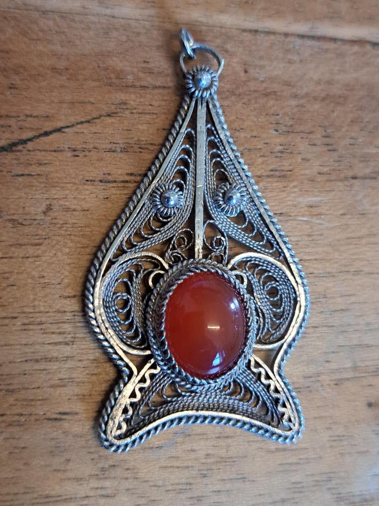 Zilveren hanger filigrain rode steen, Overige voorstellingen, Onbekend, Ophalen of Verzenden, Zo goed als nieuw