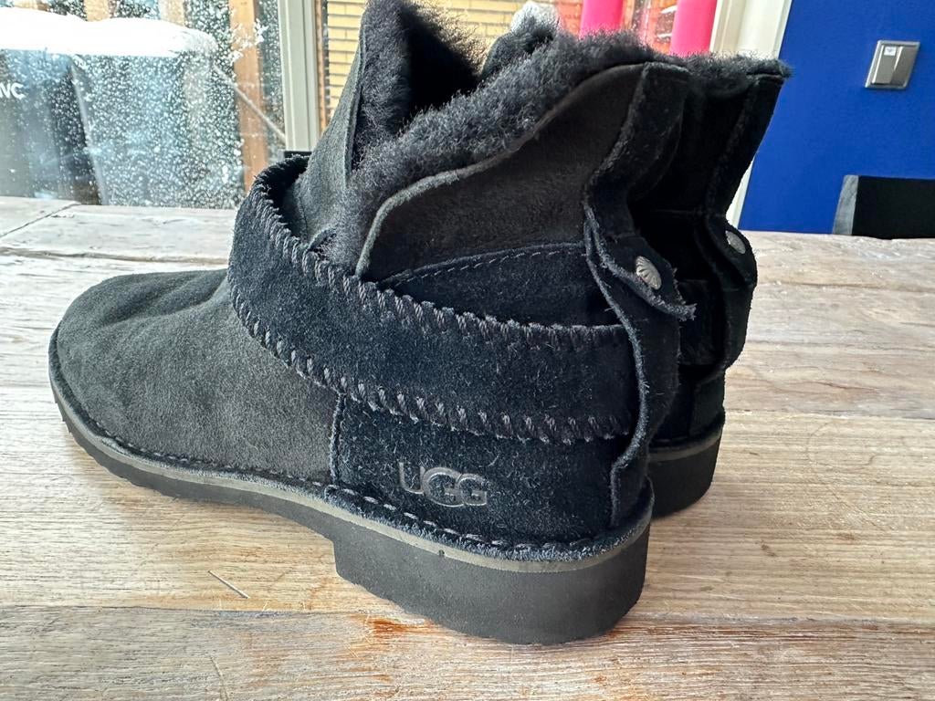 UGG UGGS Australia McKay Classic Laarzen maat 41, UGG Australia, Zwart, Lage of Enkellaarzen, Ophalen of Verzenden
