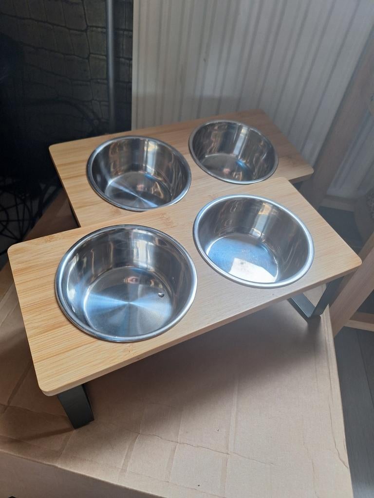 2x Verhoogde voerbakjes met hout en zwarte standaard, Ophalen of Verzenden, Vee