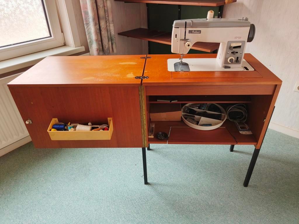 Anker Universa zig zag naaimachine in kast, Ophalen