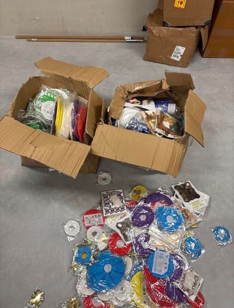 Partij feestartikelen en versiering lampionnen, Verjaardag, Bieslook 42, Ophalen, Versiering