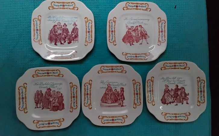 5 Boch schotels met historische afbeeldingen, Antiek en Kunst, Antiek | Servies los, Ophalen