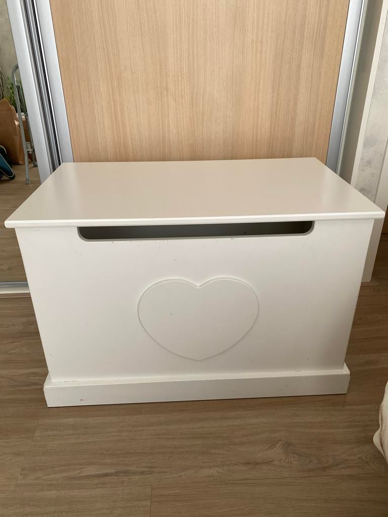 Witte speelgoedkist met hart, 48x80x54 cm, Huis en Inrichting, Woonaccessoires | Kisten, Ophalen, Minder dan 50 cm, Gebruikt, 50 tot 100 cm