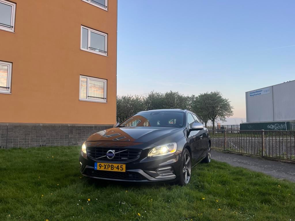 Volvo V60 D6 R-design 215pk Plug-in Hybrid 2014 Zwart, Automaat, 1849 kg, 1800 kg, Zwart