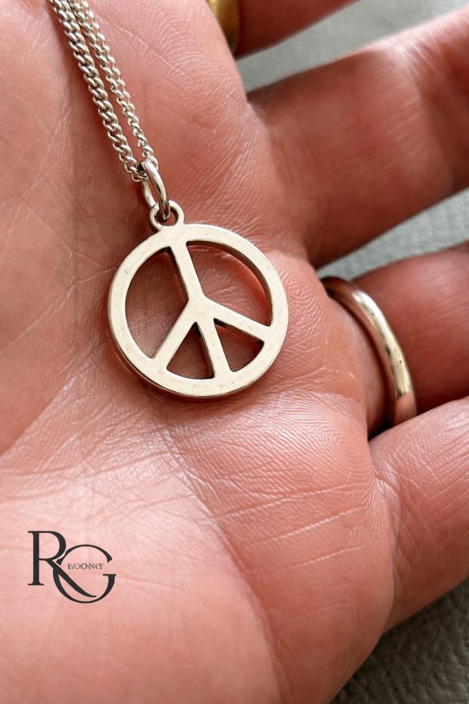 Zilveren Peace Hanger 925 – incl. ketting (45cm), Nieuw, Ophalen of Verzenden, Kruis of Symbool, Zilver