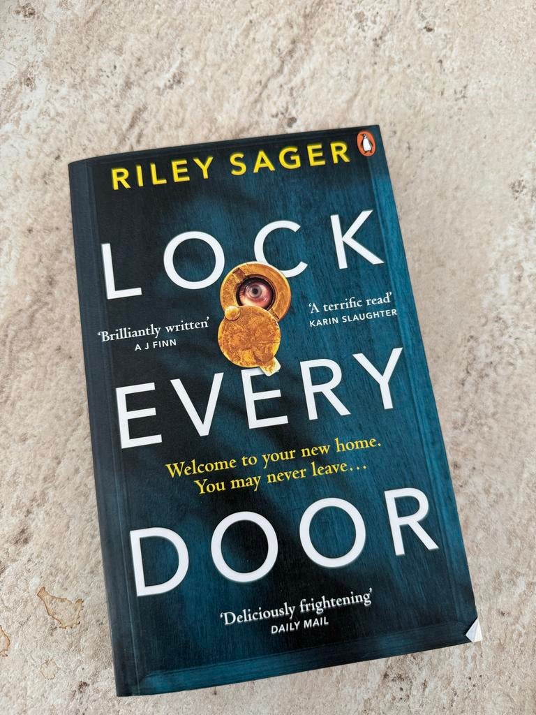 Lock Every Door - Riley Sager (Engelstalig), Boeken, Thrillers, Nieuw, Amerika, Ophalen of Verzenden
